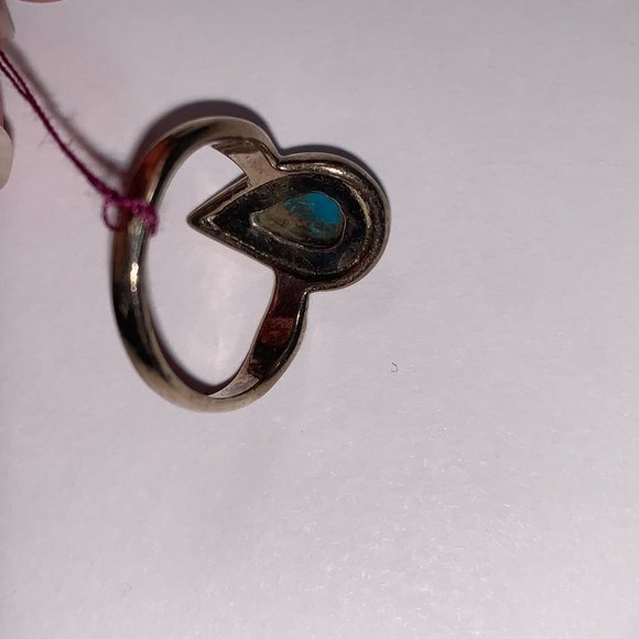 Turquoise Teardrop and Silver Ring, Size 6 1/2 - Picture 11 of 16